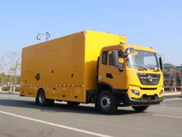 200千瓦東風天錦移動應(yīng)急電源車